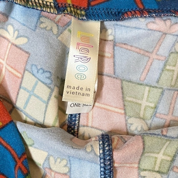 LULAROE PRESENT 🎁 PATTERNED SPANDEX LEGGINGS ONE SIZE - Picture 4 of 5